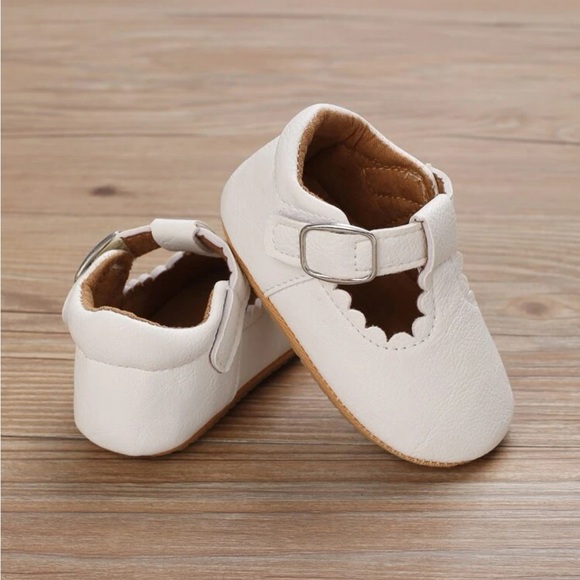 Baby girl / toddler girls Scallop Trim classic Mary Jane Flats - Picture 8 of 10